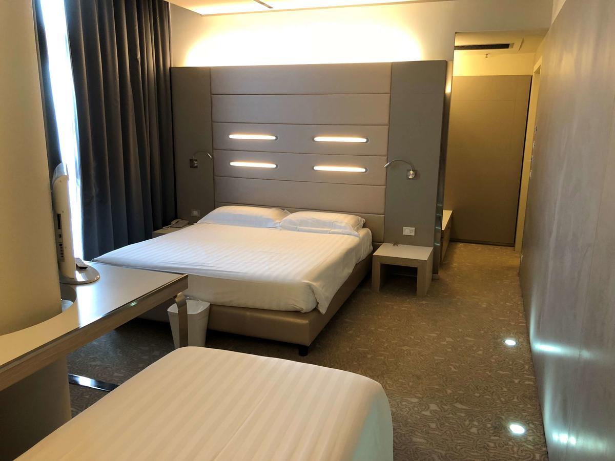 Comfort Queen Room with Extra Single Bed,965563057:JPEG